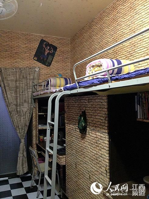 男大学生宿舍装饰文艺范儿 女生纷纷求住宿